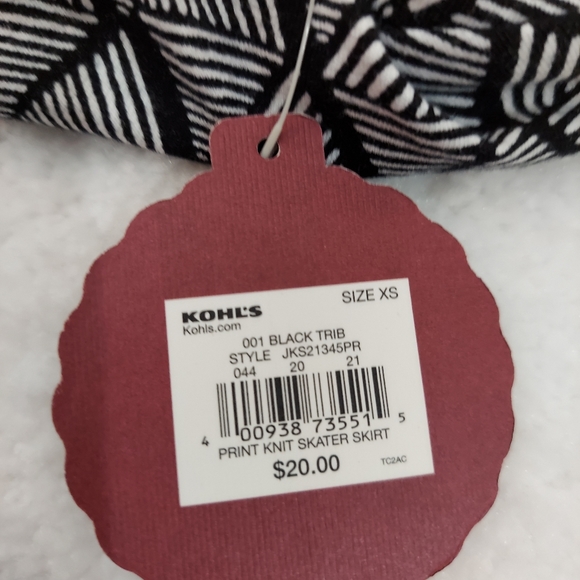 SO from Kohl's geometric design mini skirt.  XS. - Picture 3 of 7